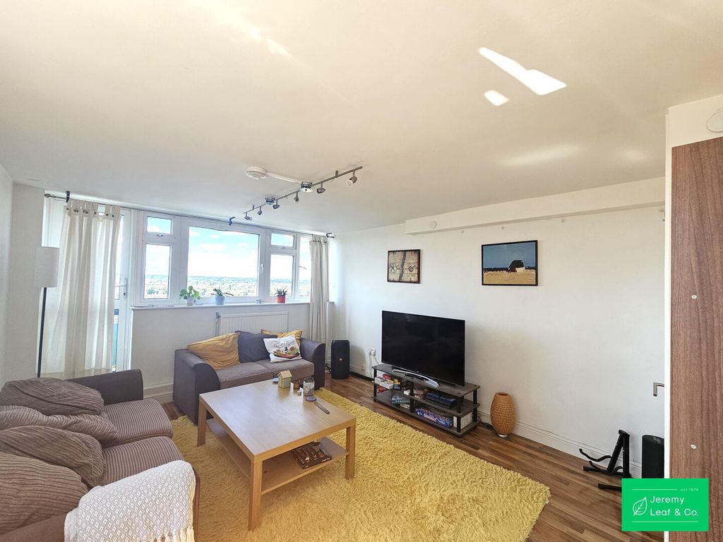 Property photo 1 of 10 Living Room