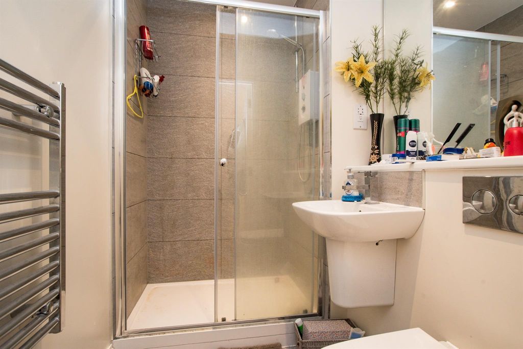 Property photo 3 of 6 Bathroom