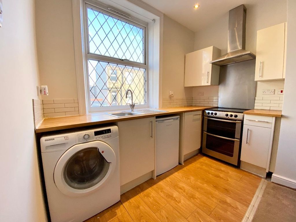 Property photo 3 of 14 Kitchen