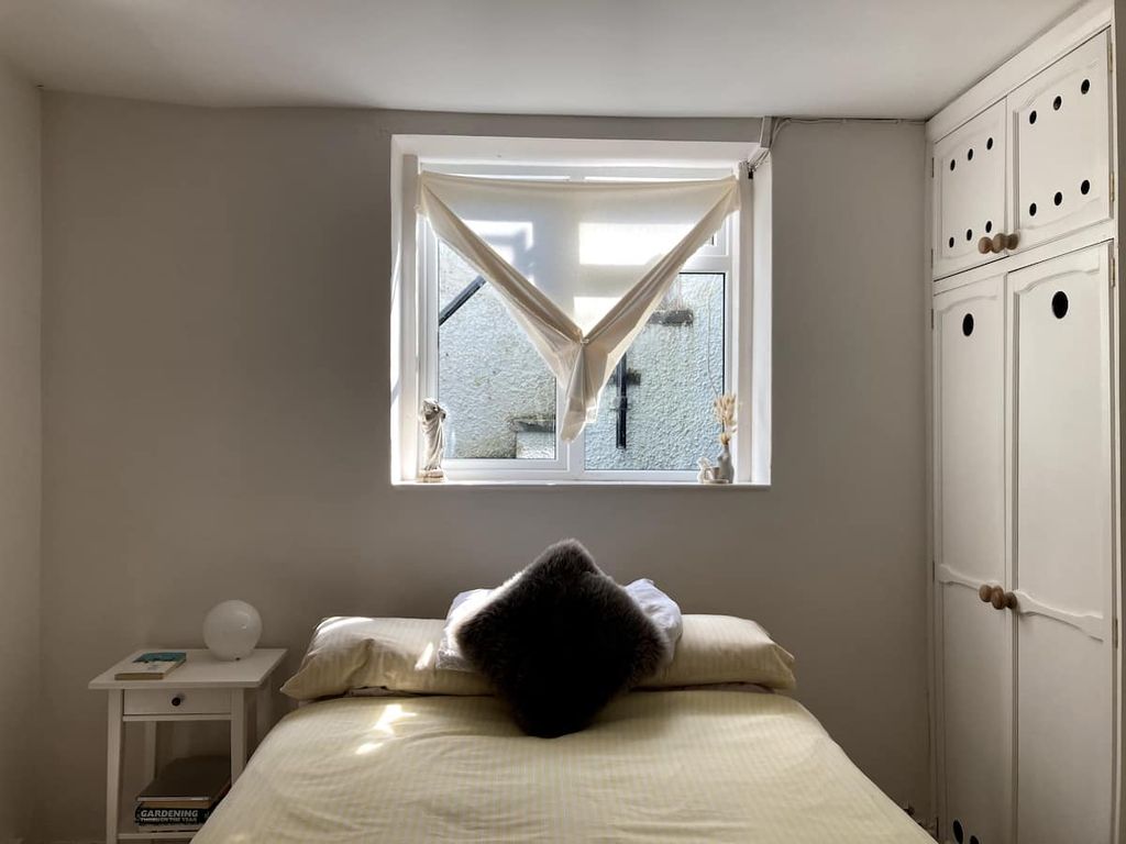 Property photo 2 of 16 Bedroom