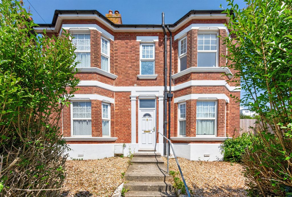 Property photo 1 of 32