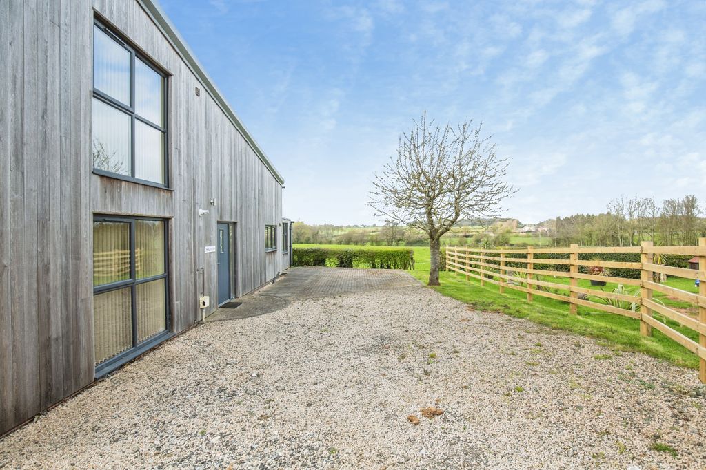 Property photo 3 of 31 984A65ce-Untitled-4