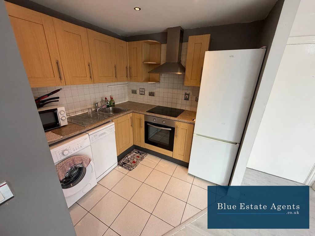 Property photo 2 of 11 Kitchen