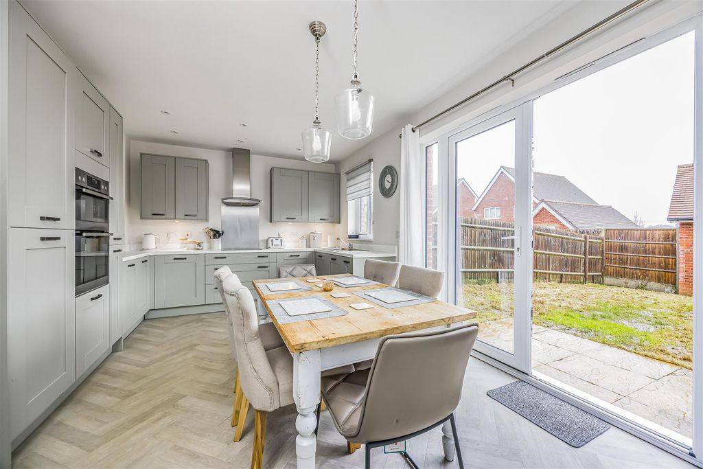 Property photo 1 of 22 2 Birkbeck Close, Waterlooville-Porticomarketing-S