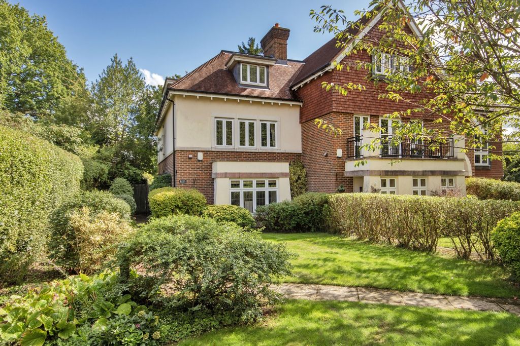 Property photo 1 of 25 1 Little Bargrove