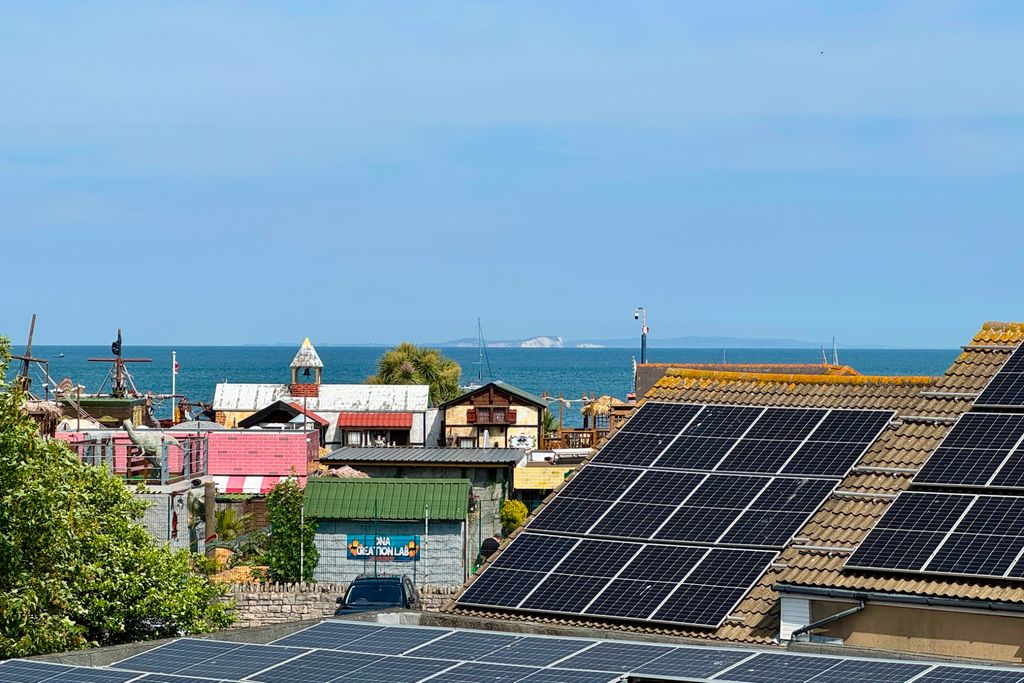 Property photo 2 of 12 Sea View