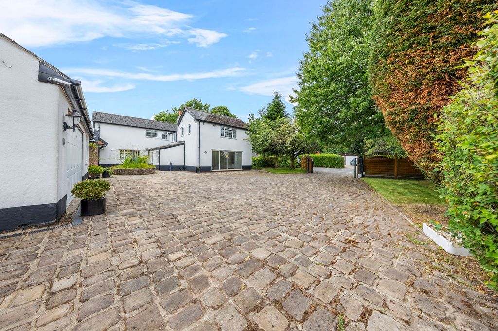 Property photo 2 of 35