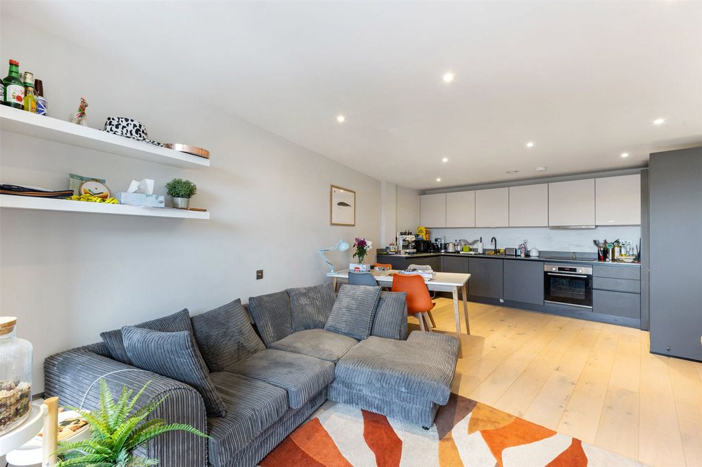 Property photo 2 of 17 Picture No. 10