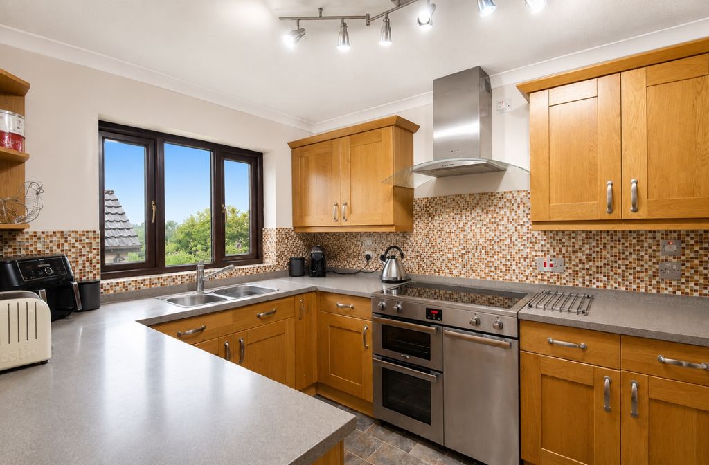 Property photo 2 of 14 Tps Bodmin 01208 74182 4