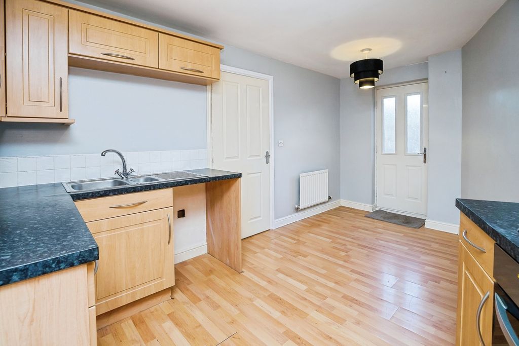 Property photo 2 of 18 Kitchen