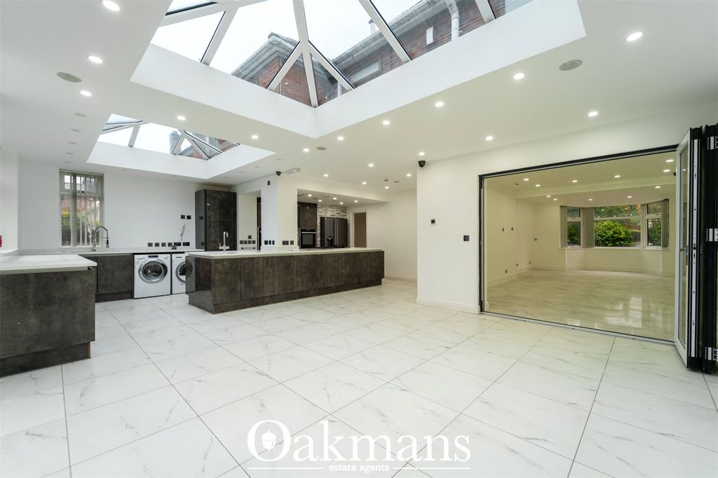 Property photo 3 of 31 Picture No. 11