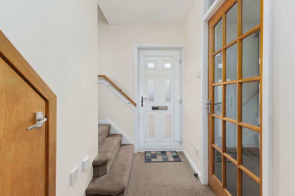 Property photo 2 of 27