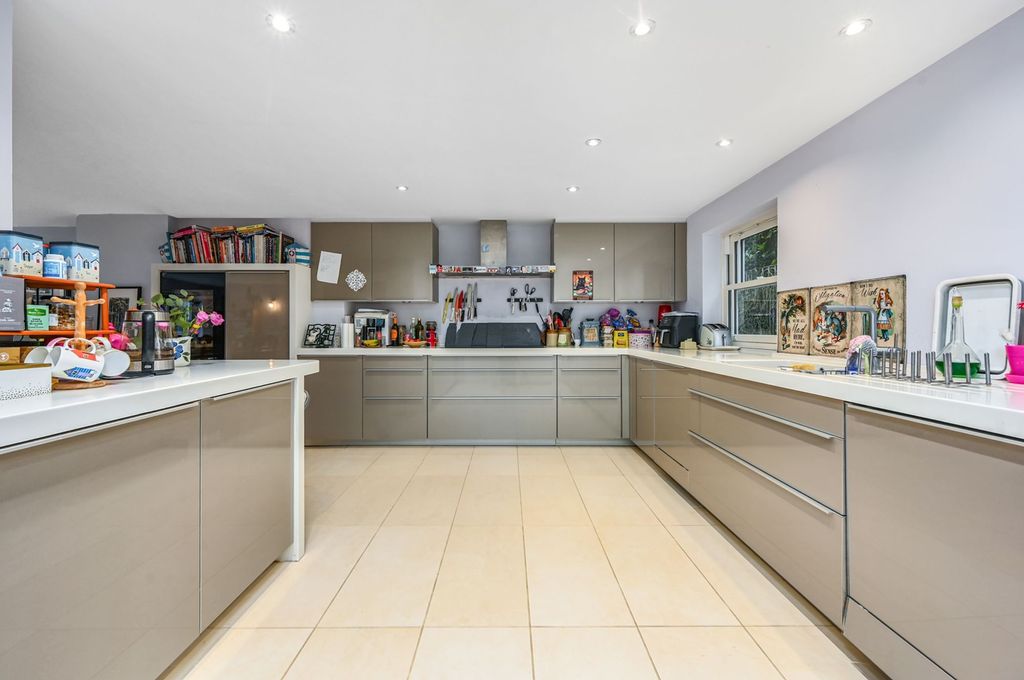 Property photo 3 of 21