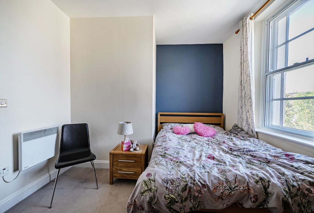 Property photo 3 of 8 1354383-3-68c2d6B...