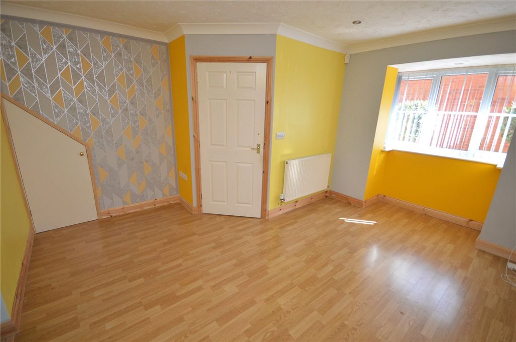 Property photo 3 of 11 Living Room