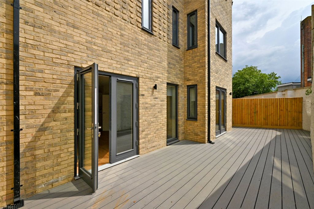 Property photo 1 of 7 Terrace