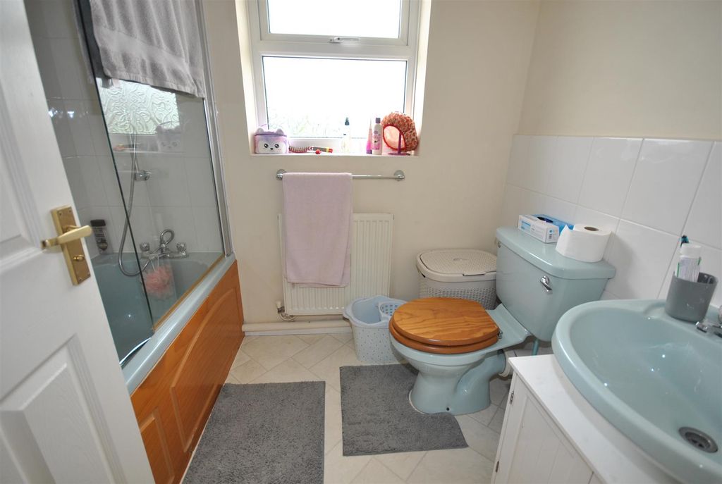 Property photo 2 of 13 Bathroom