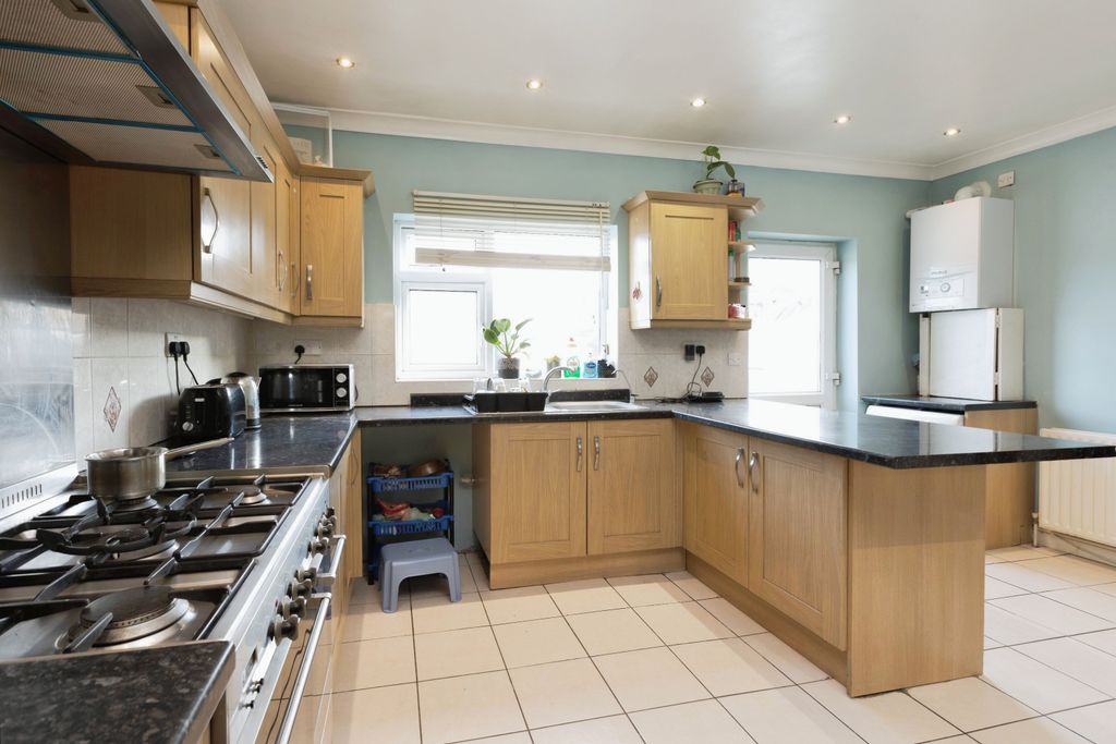 Property photo 3 of 16 Kitchen