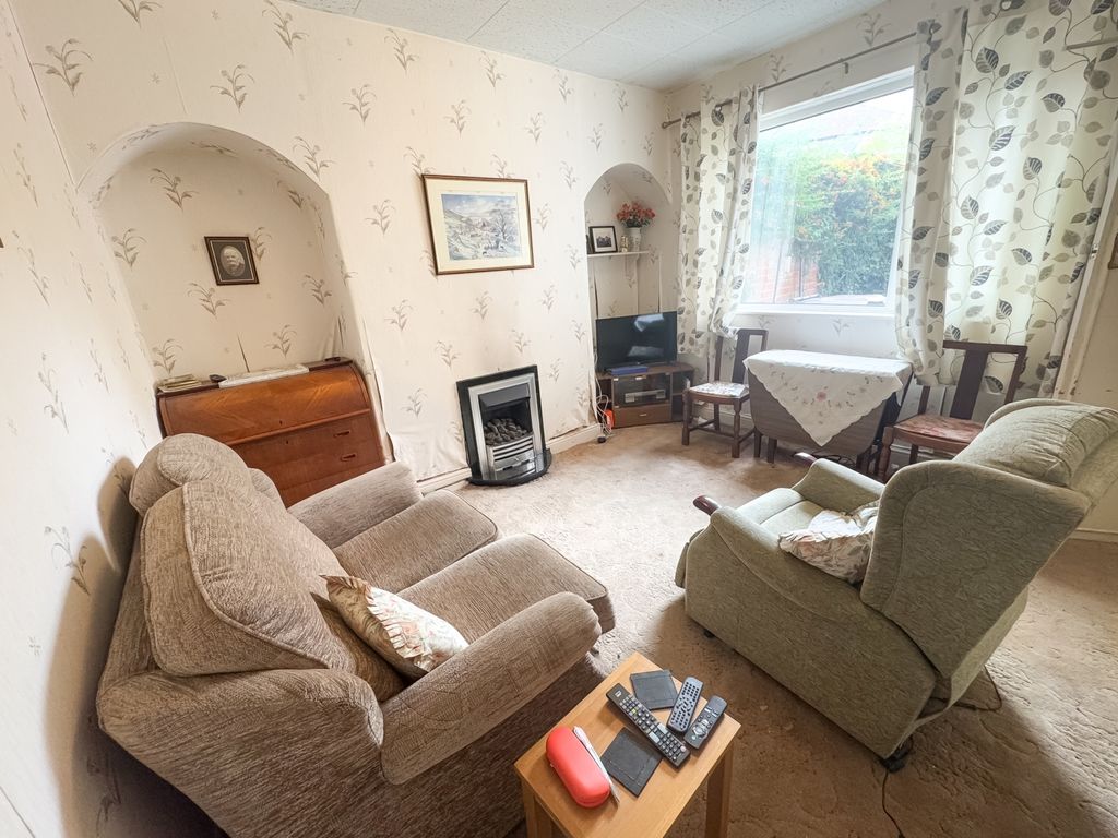 Property photo 3 of 16 Family-Dining Room