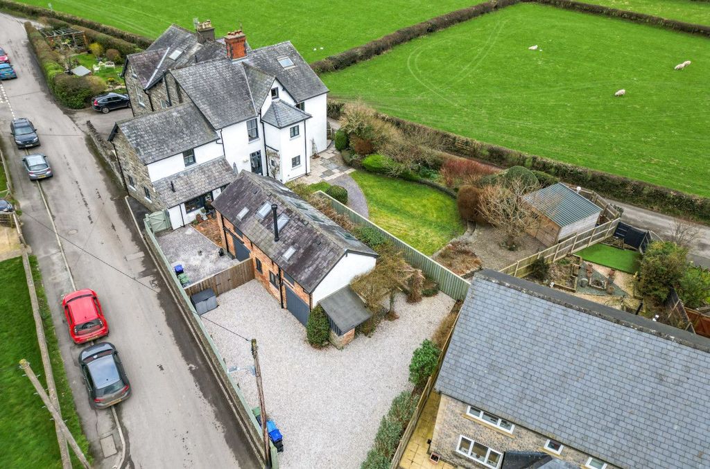 Property photo 1 of 50