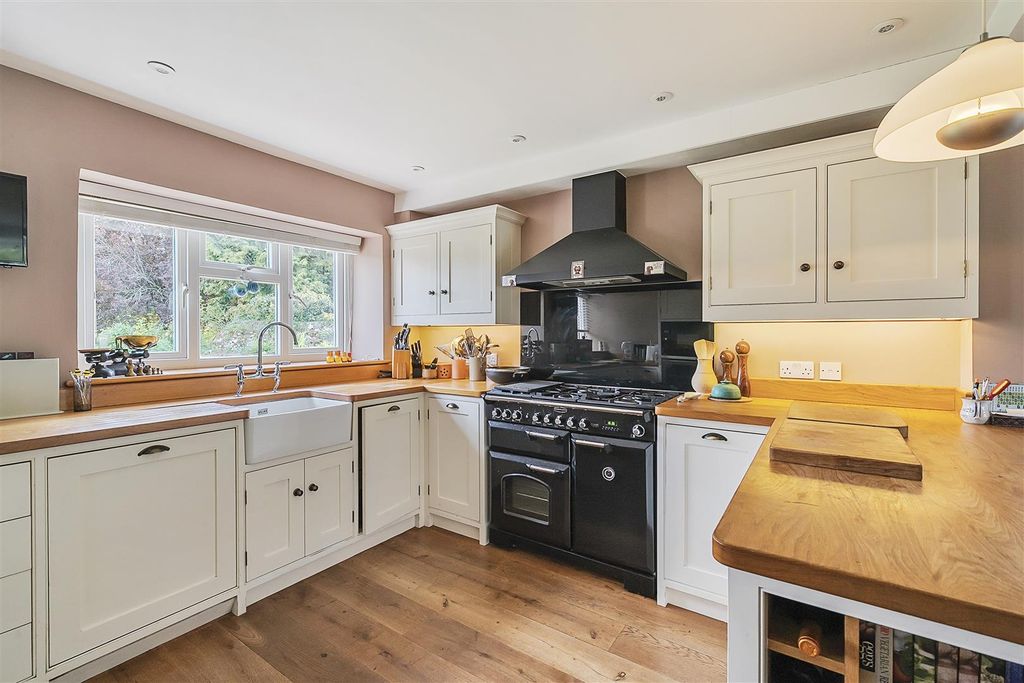 Property photo 2 of 27 Kitchen