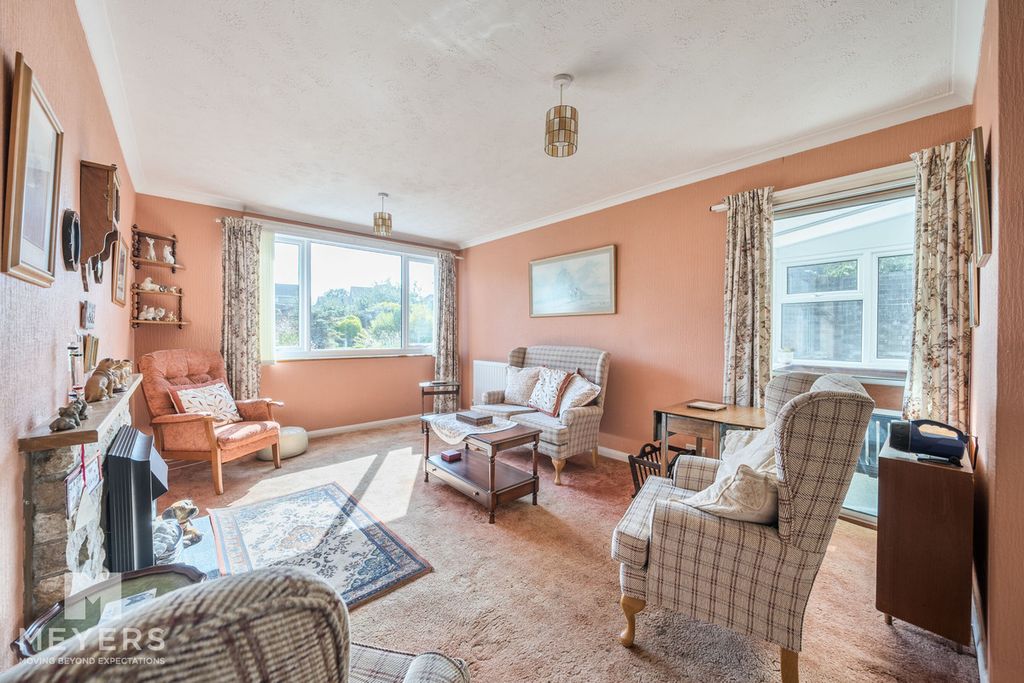 Property photo 2 of 25