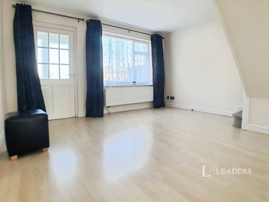 Property photo 3 of 7 Living Room