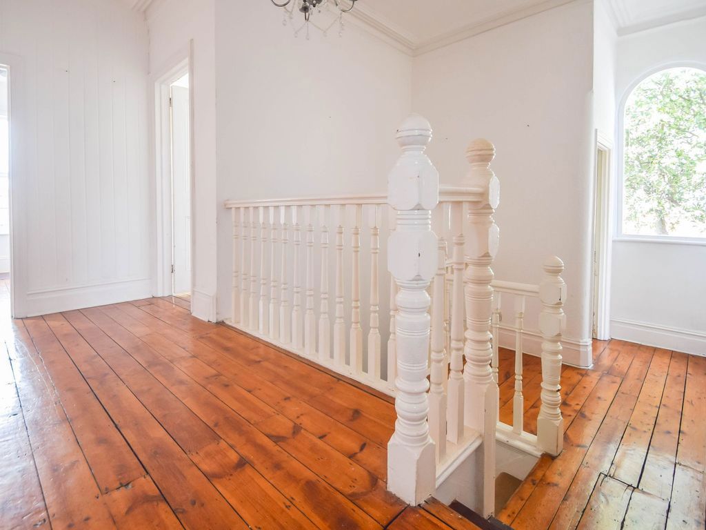 Property photo 2 of 27