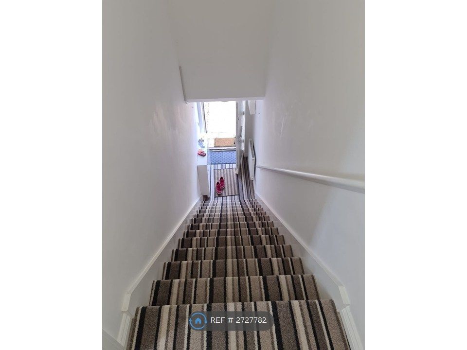 Property photo 2 of 15 Hallway