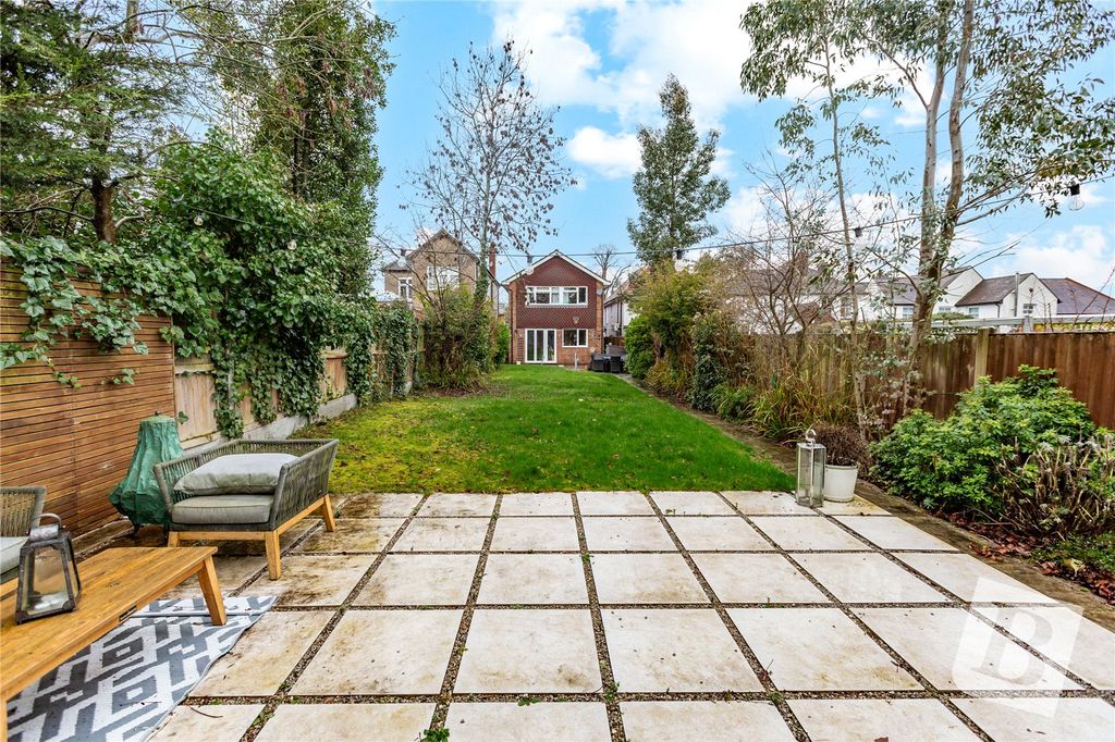 Property photo 2 of 28 Rear Garden