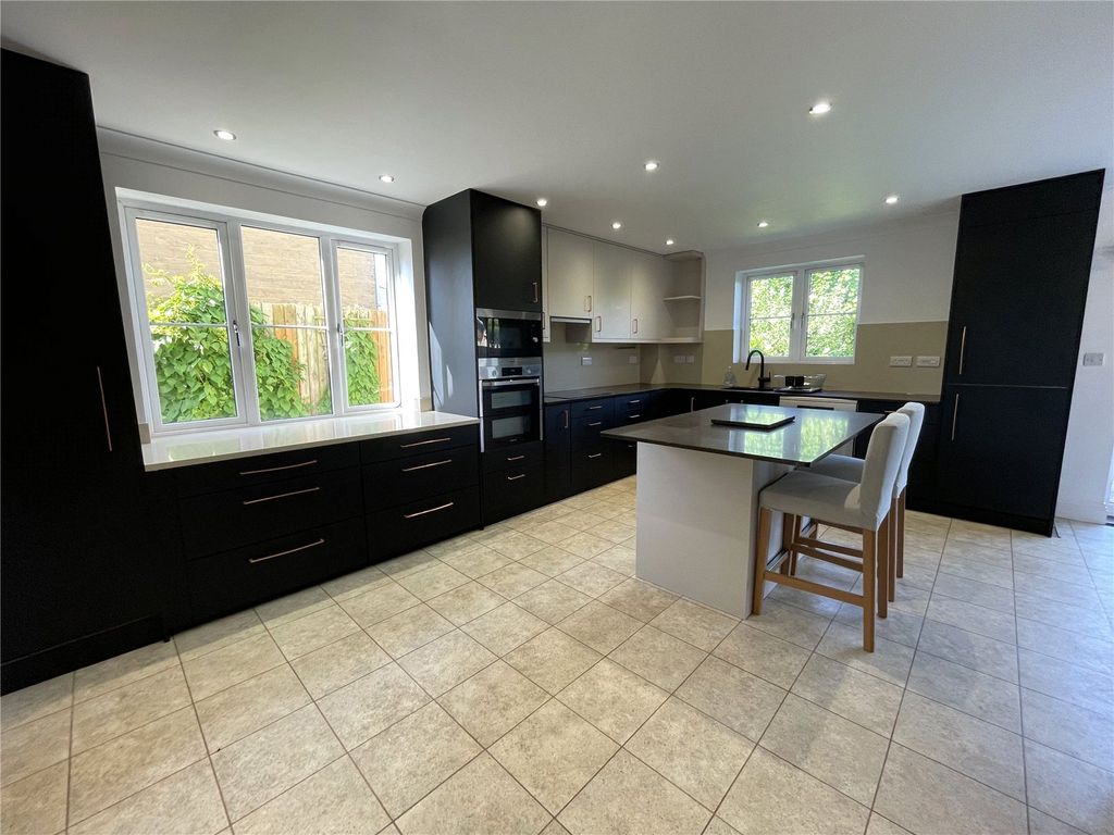 Property photo 2 of 36 Picture No. 29