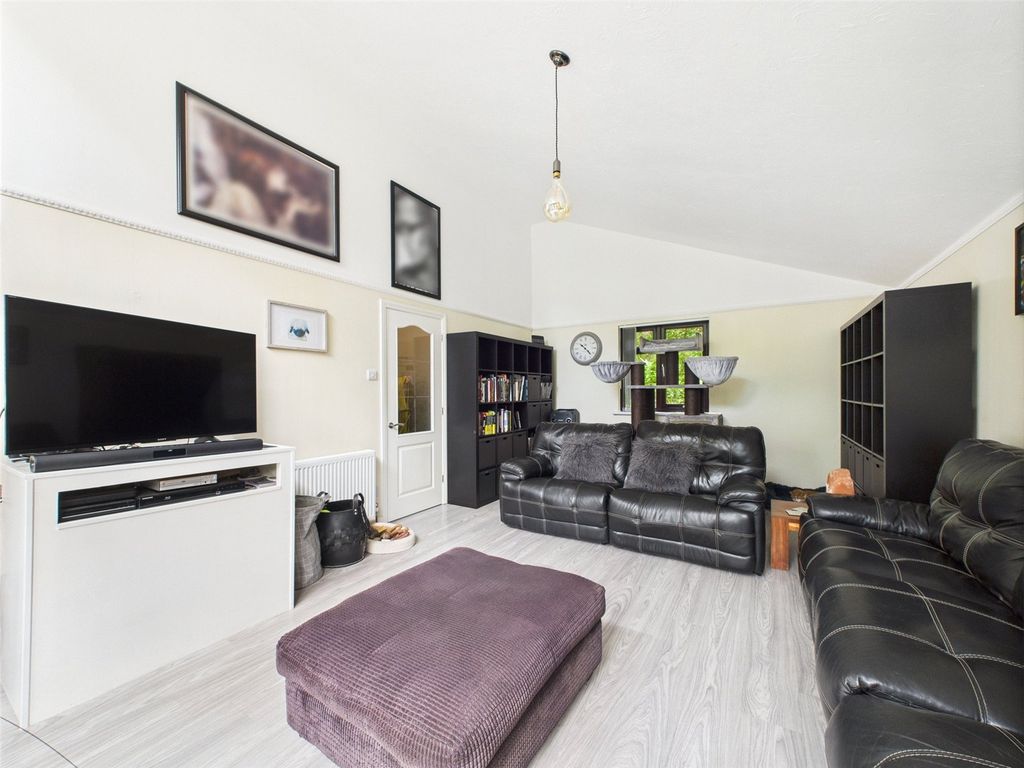 Property photo 3 of 19 Living Room