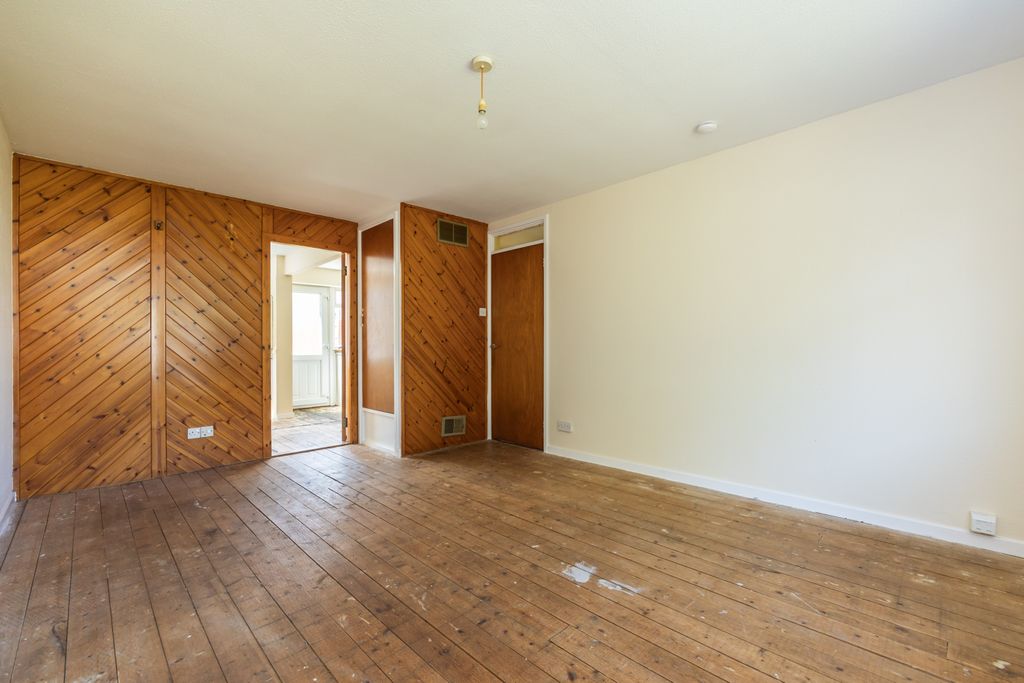 Property photo 3 of 17 Property Image 4