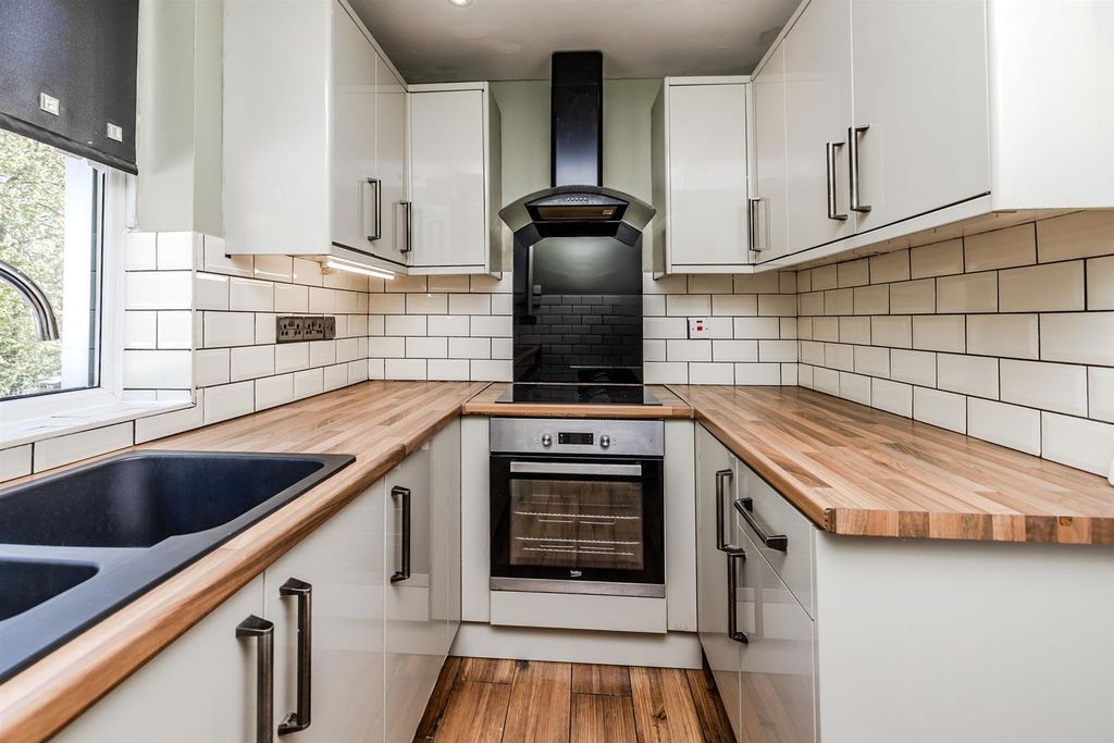 Property photo 1 of 22 2Woodgrovene157Tf-2.Jpg