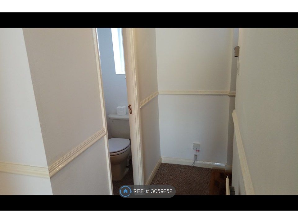 Property photo 3 of 12 Downstairs Cloackroom