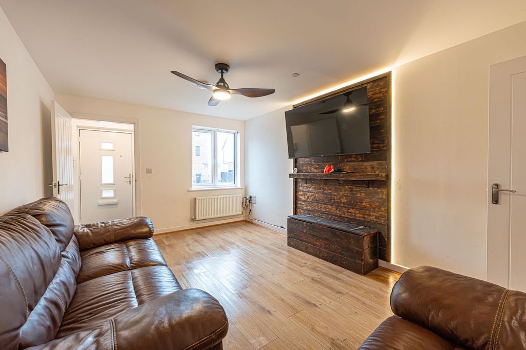 Property photo 3 of 37