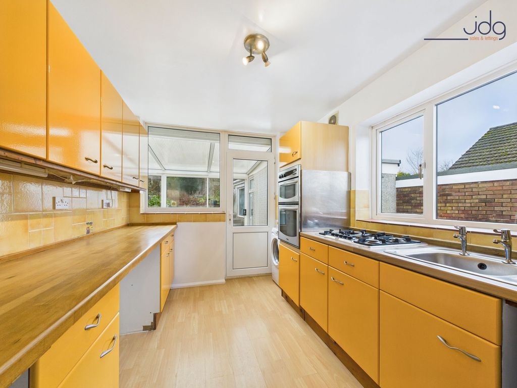 Property photo 3 of 13 Kitchen