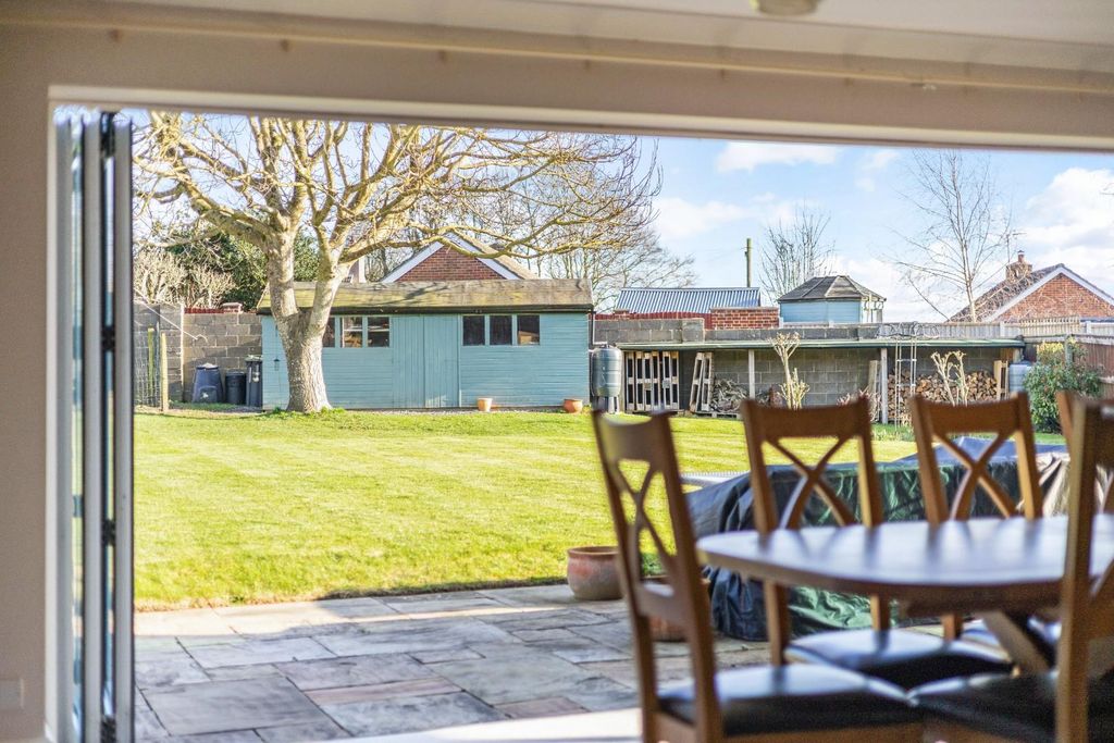 Property photo 3 of 30 Dining Room/Garden