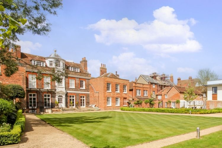 Property photo 1 of 10 Twickenham.Outsid...