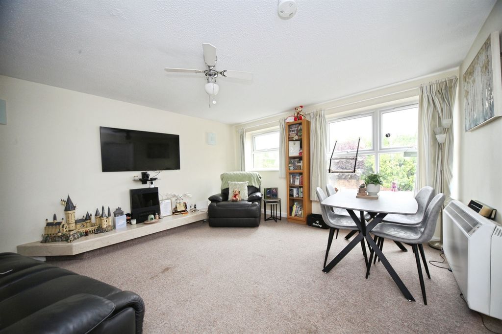 Property photo 3 of 9