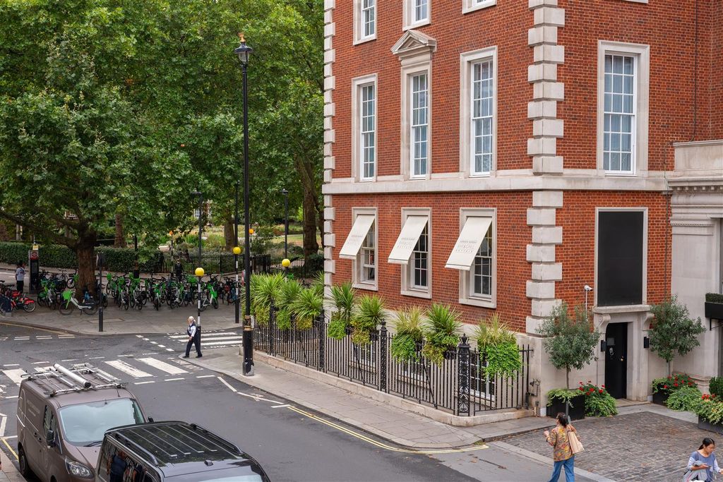 Property photo 2 of 14 Ff 87 Duke Street Hi-23.Jpg