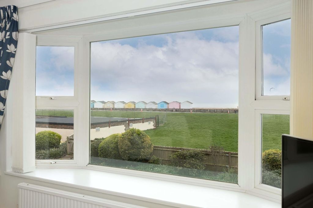 Property photo 2 of 18 Kings Court_9.Jpg