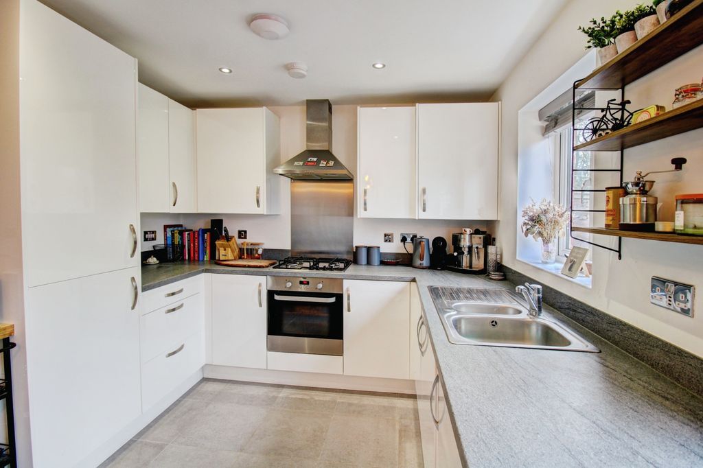 Property photo 2 of 14 Kitchen Suite