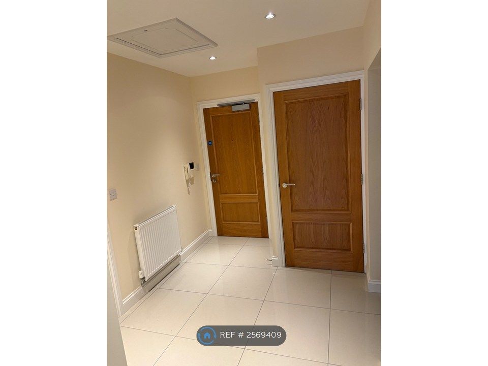 Property photo 3 of 10 Hallway