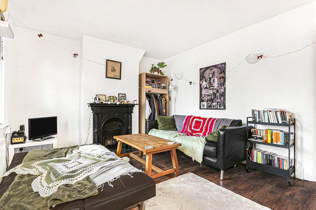 Property photo 3 of 10 Living Room