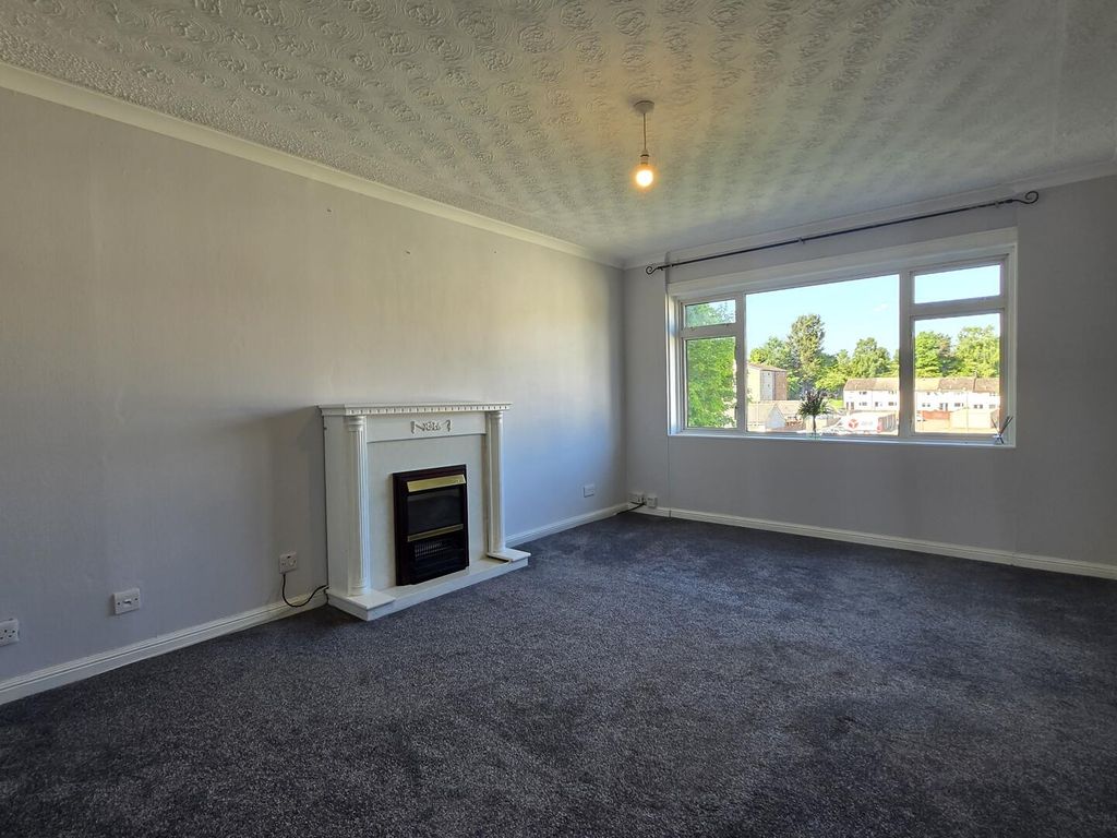 Property photo 2 of 22 Living Room
