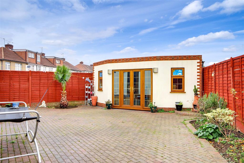Property photo 3 of 19