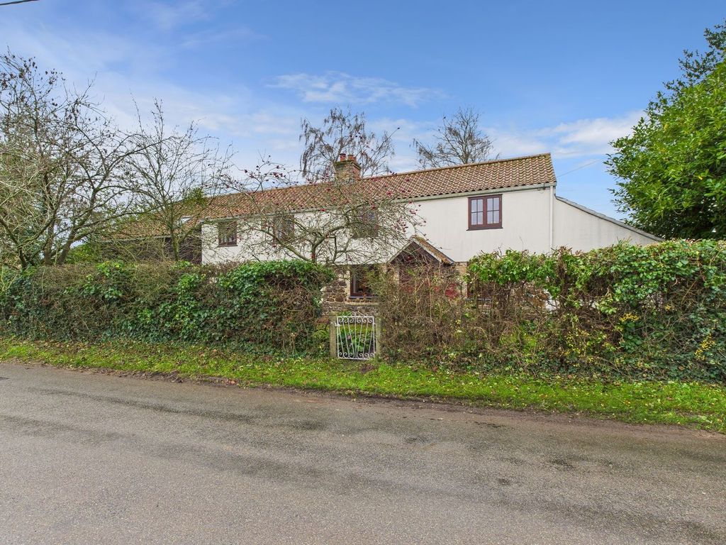 Property photo 2 of 32