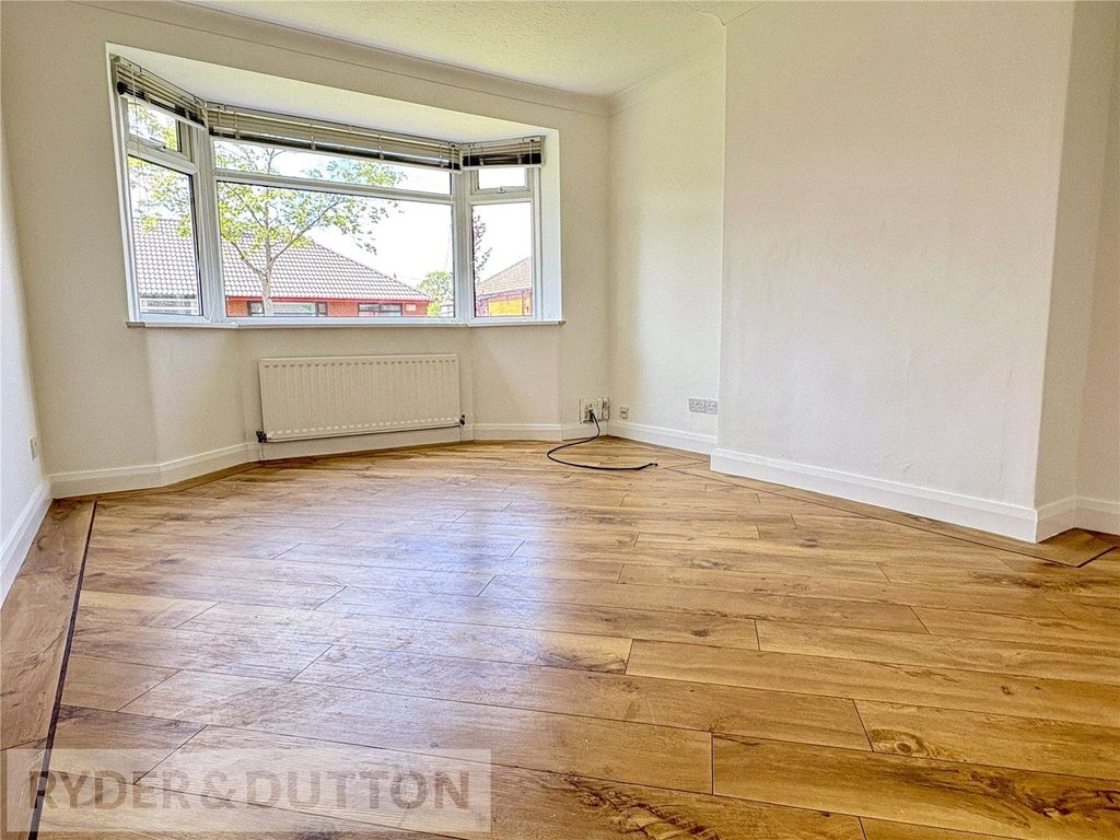 Property photo 2 of 12 Lounge