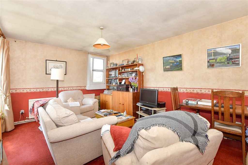 Property photo 3 of 14 Lounge